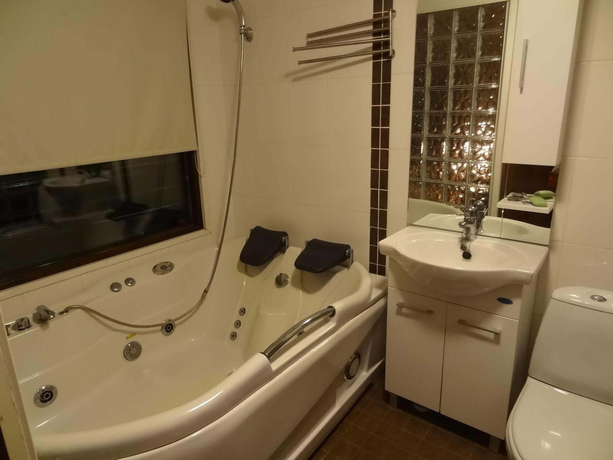 Botnia Hotel & Restaurant Kruunupyy Екстериор снимка